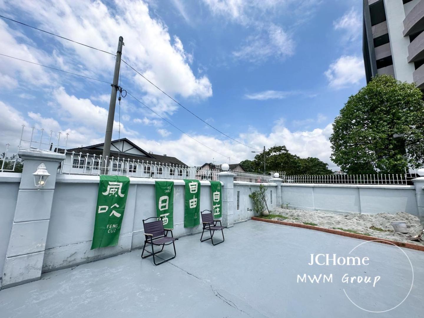 Rumah percutian Molek House 12pax Ktv Bbq